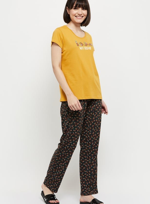 Women Printed T-shirt With Drawstring Waist Pyjamas - Image 3