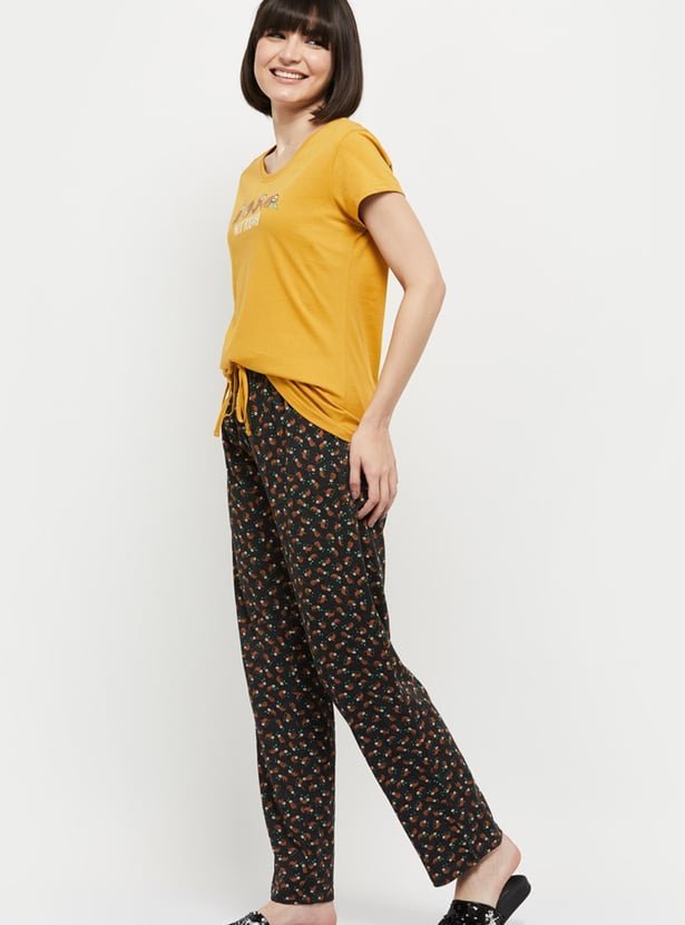 Women Printed T-shirt With Drawstring Waist Pyjamas - Image 4